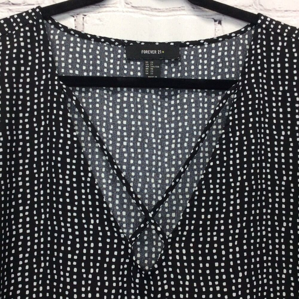 Forever 21 Women’s Size 2x Criss Cross V-neck Tunic Black/White Flared Sleeves - Picture 6 of 8